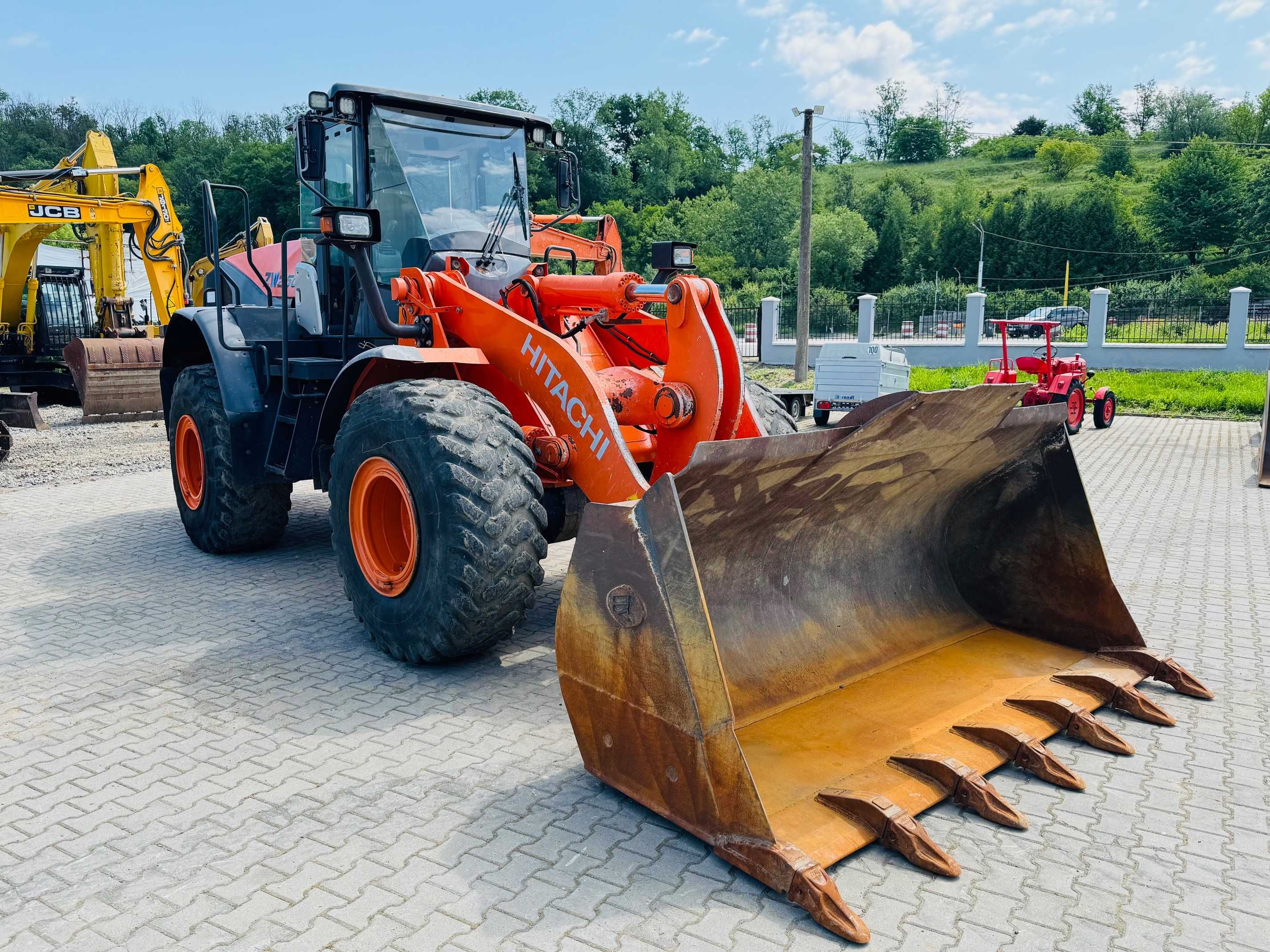 Incarcator frontal Hitachi ZW 250, an 2014, 22 tone, cupa 4 mc, TOP