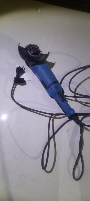 Болгарка д125 и утюг строительный.