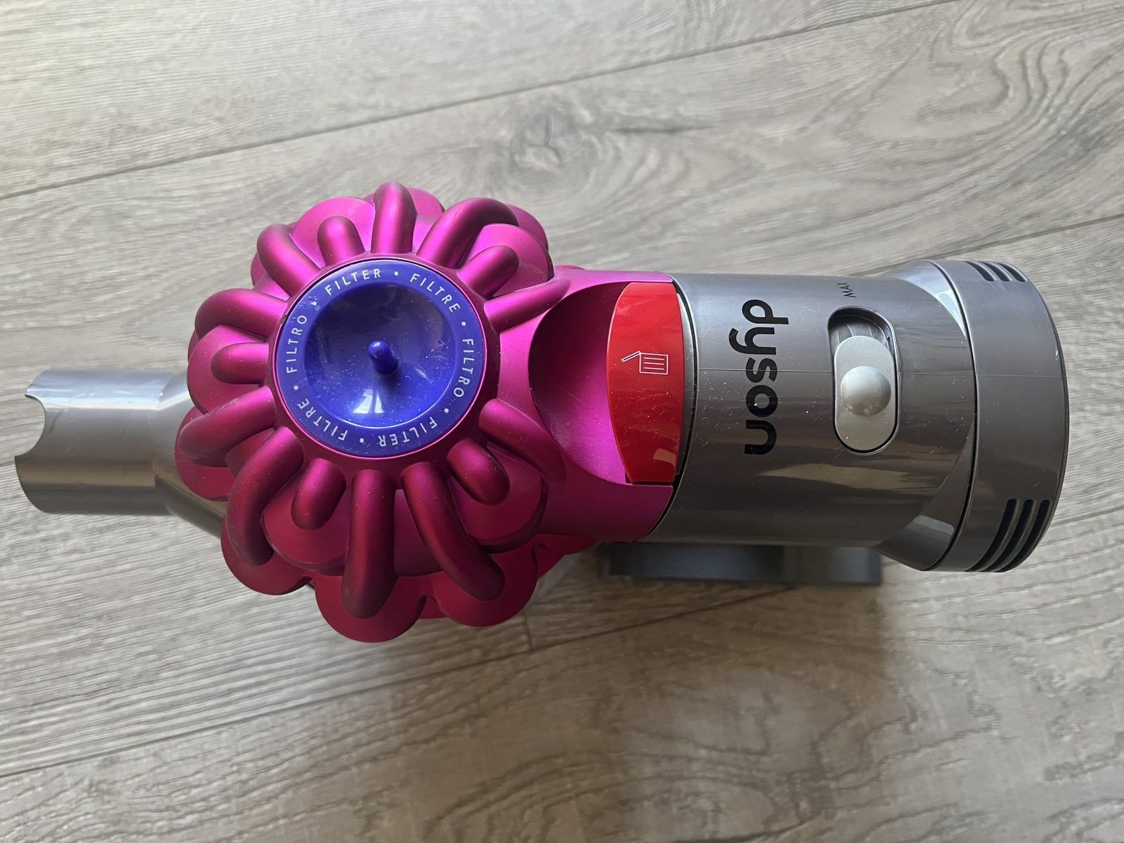 Dyson V7 на части