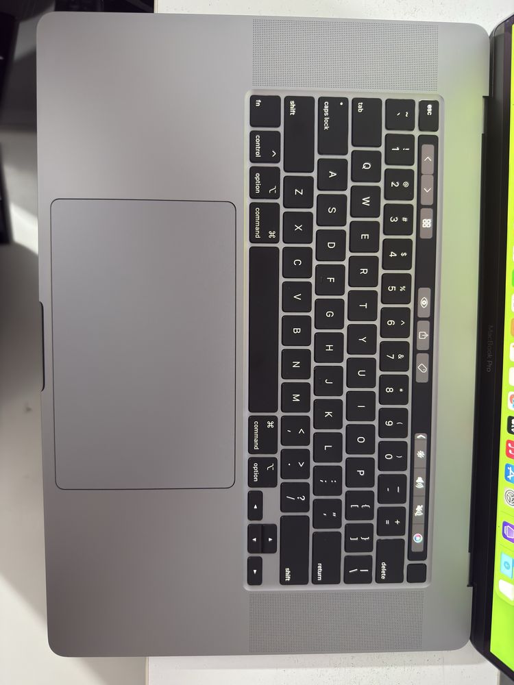 Macbook Pro 16inch 2019/i7/16/512/ideal
