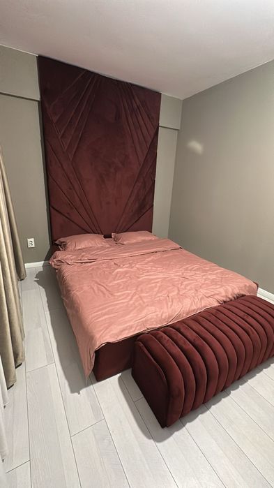 Pat tapițat cu taburet