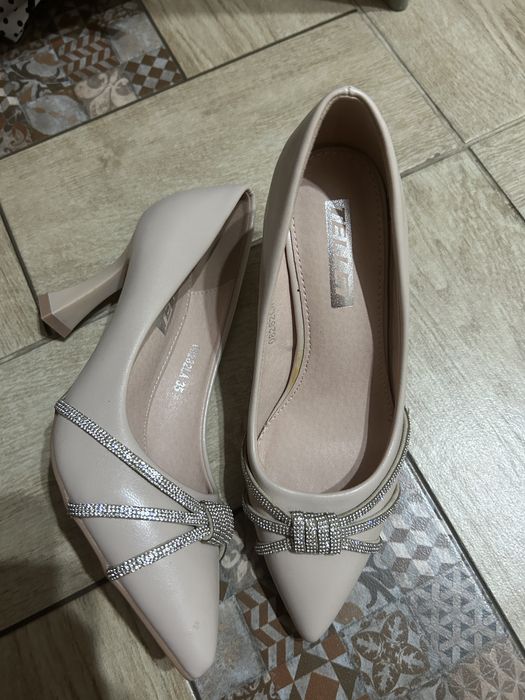 Аяқ киім - туфли. Смарт часы