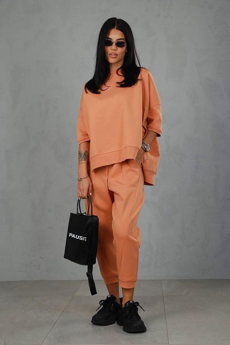 Екип на Pause в жълт цвят