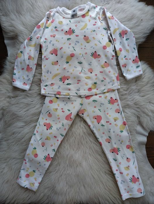 Продавам лот бодита и пижами Petit Bateau 95