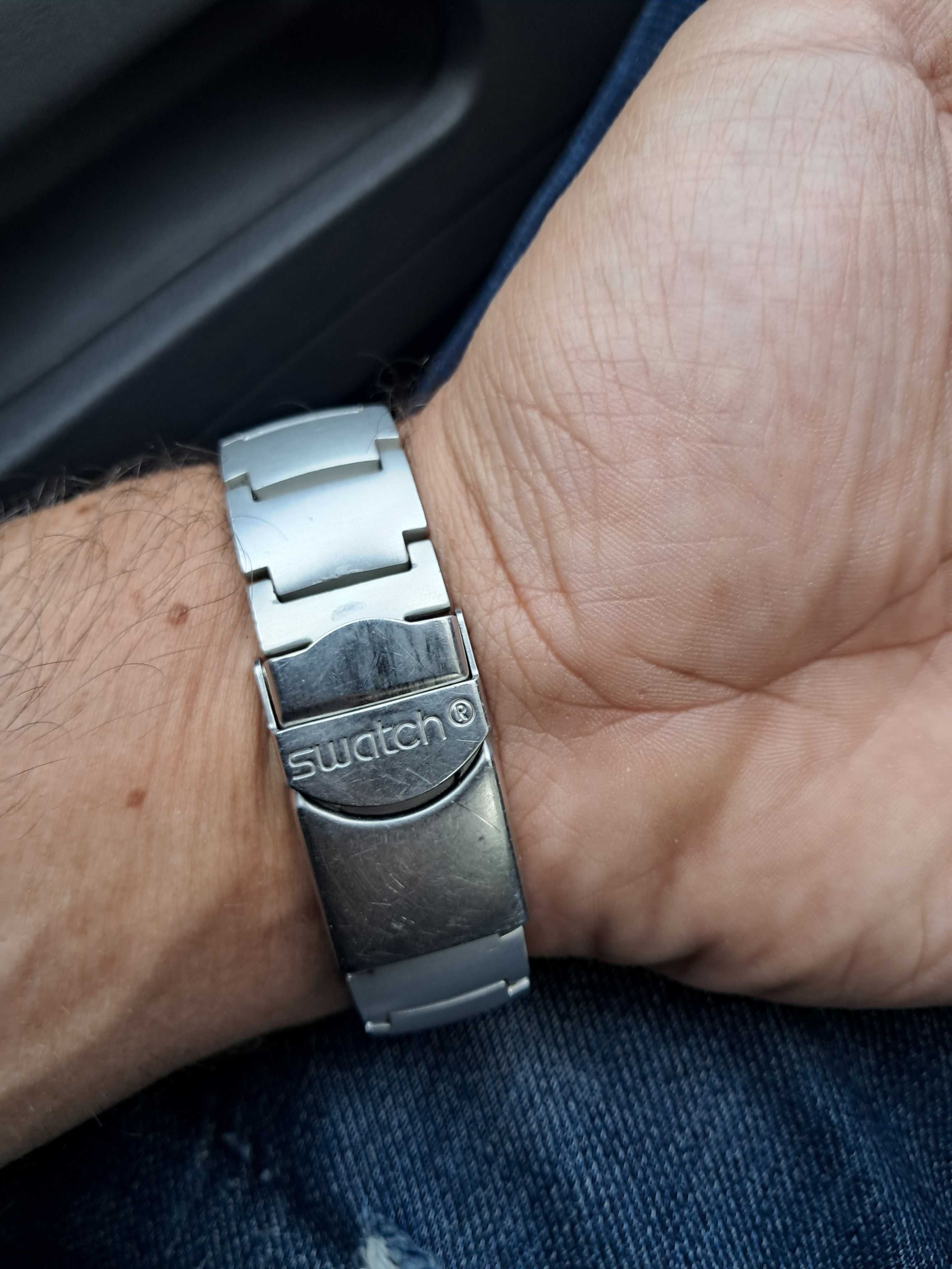 Часовник swatch swiss