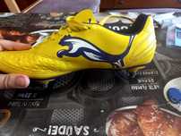 Продавам оригинални футболни бутонки Puma