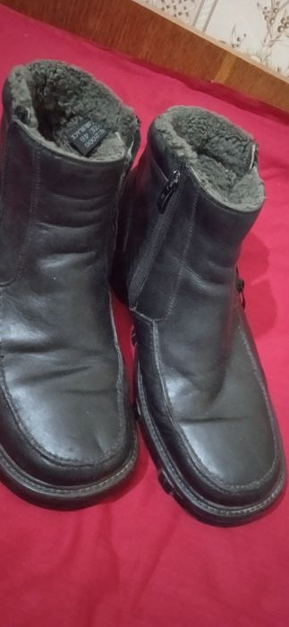 Сапожки мужские тёплые с двумя замочками по бокам 
Тарелки фарфоровы