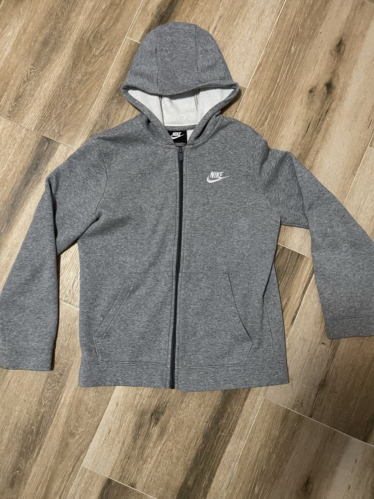 Екип на Nike.