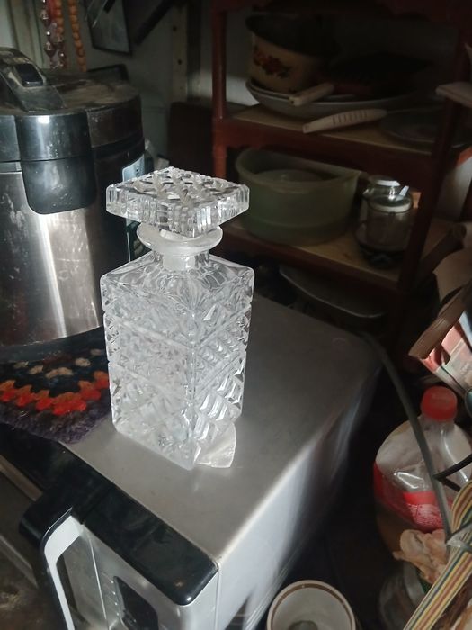 Хурустал бутулка.