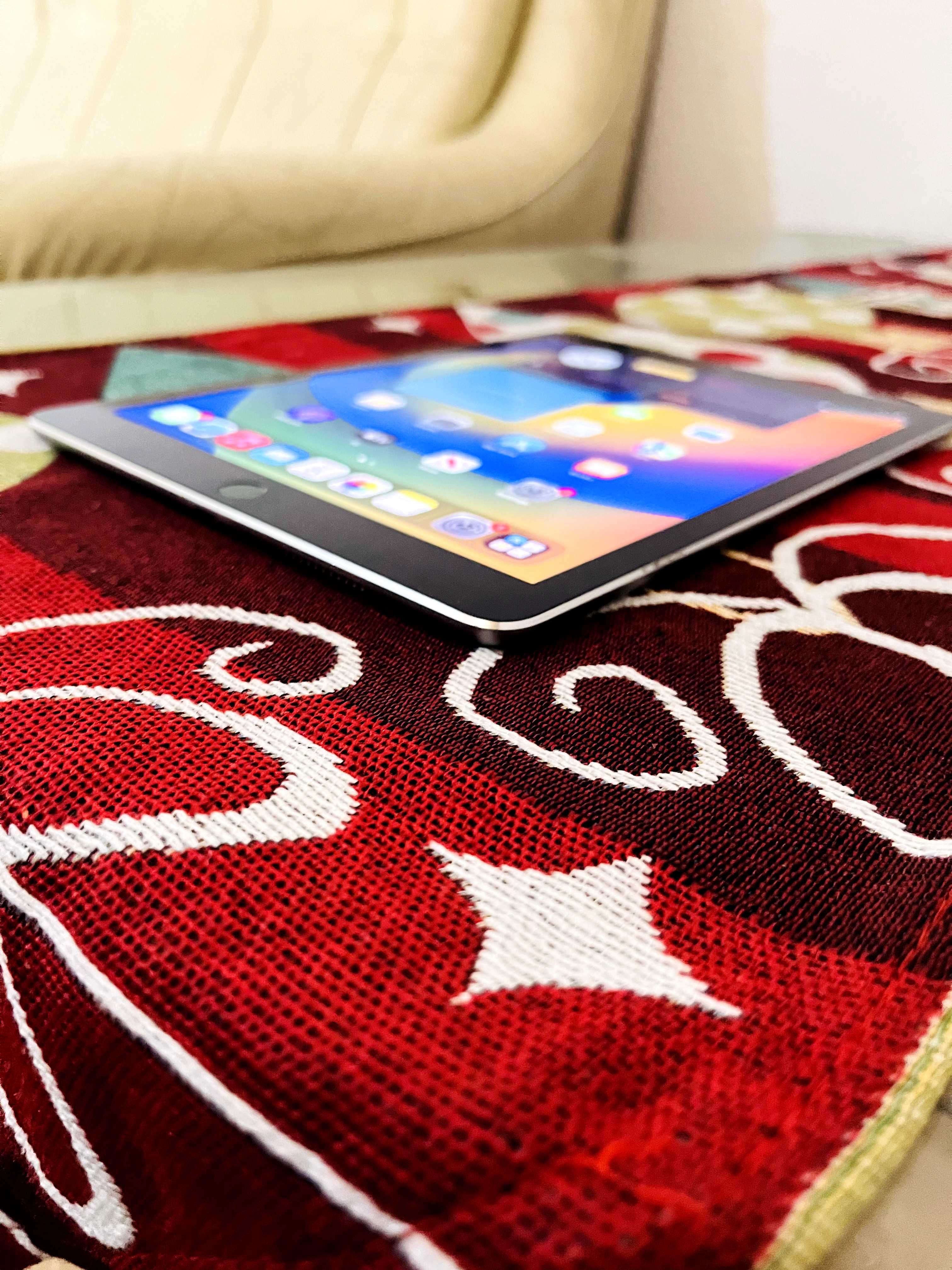 Apple iPad Pro 1st Gen. A1673 mid 2017 9.7' 256GB