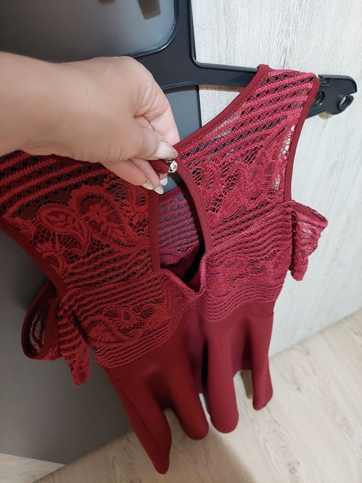 Официална червена рокля