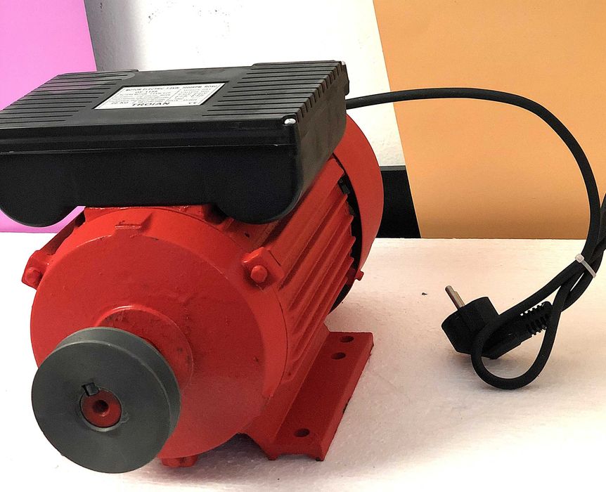 Motor electric 2200W, 3000 RPM, monofazat, rezistent