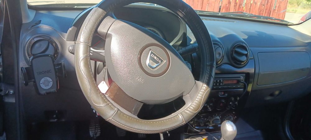 Vând Dacia Duster 4x4 benzina