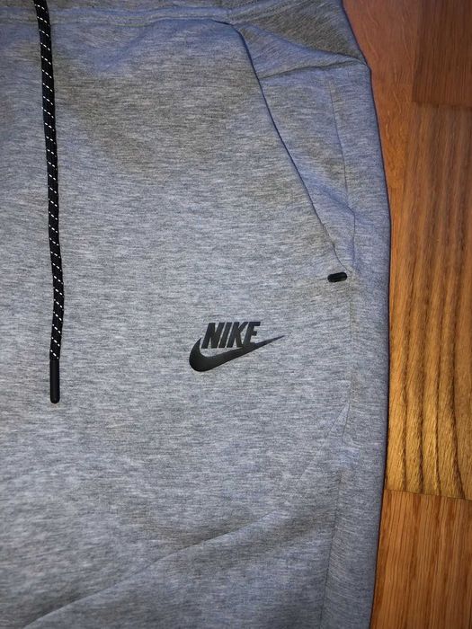 Nike Tech Fleece Gray