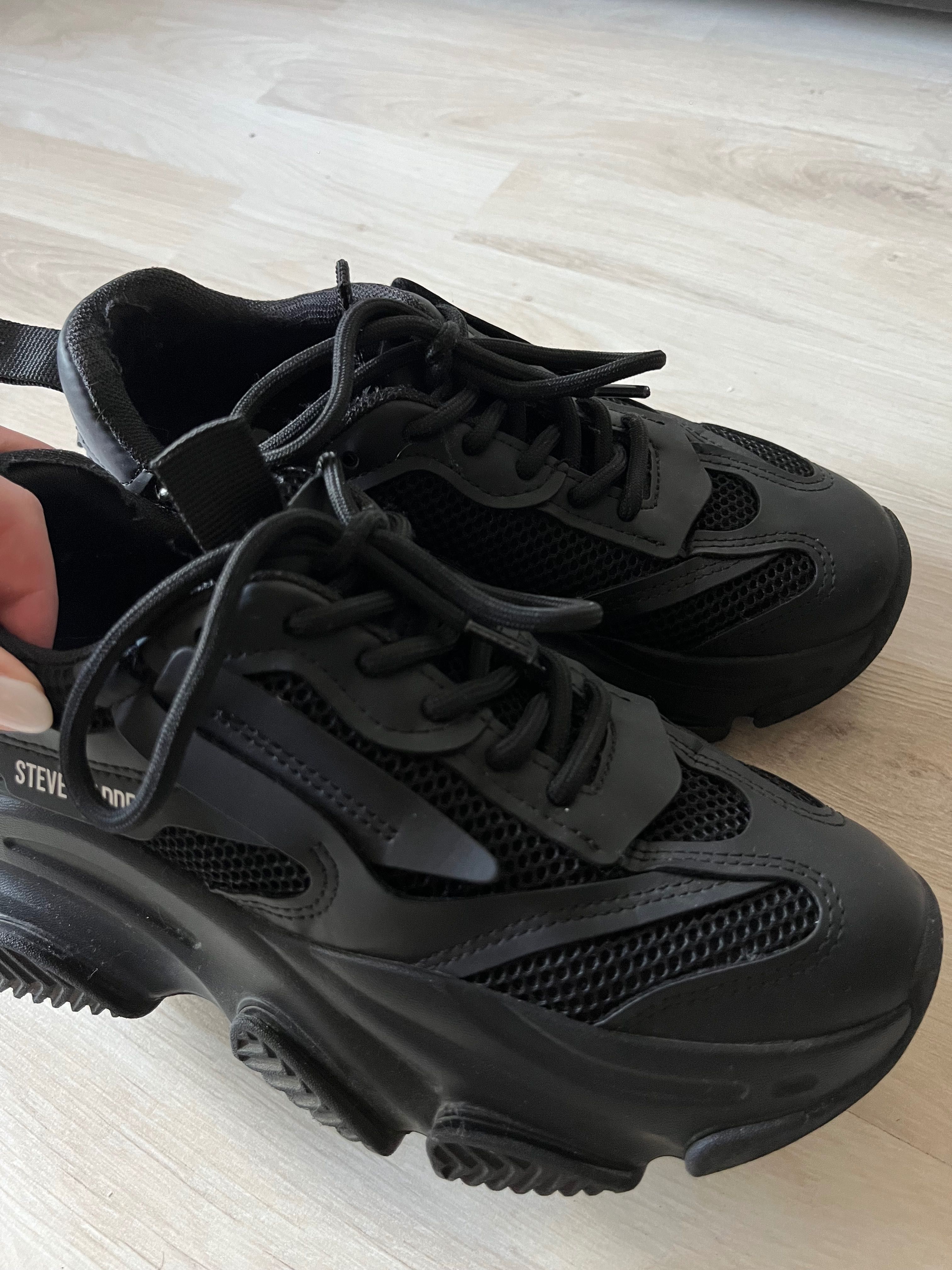 Черни маратонки Steve Madden!