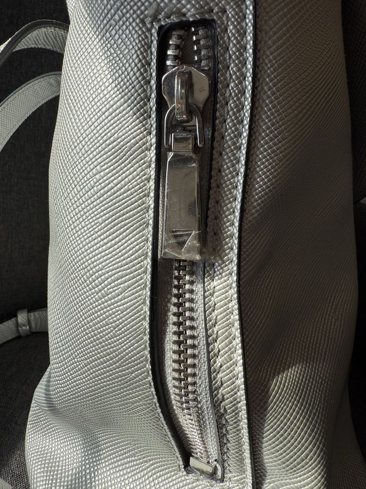 Сребриста Раница Guess