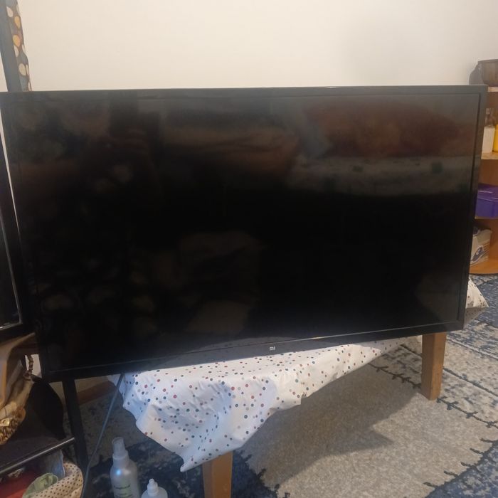 Продаю телевизор в хорошем состояние почти не пользовались цена символ