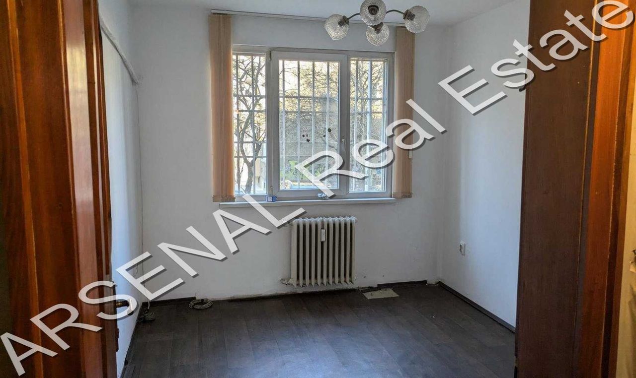 Дава се под наем Офис в София, Център - 100 кв.м за 600 € - Снимка #2