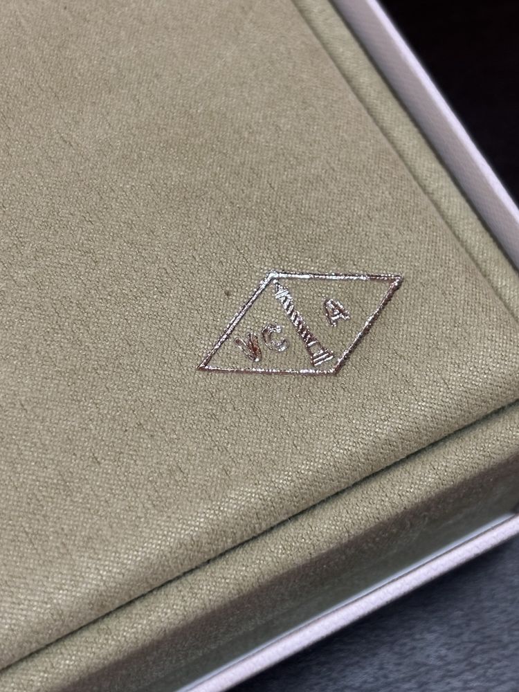 Луксозна гривна Van Cleef & Arpels-Alhambra, розов опал