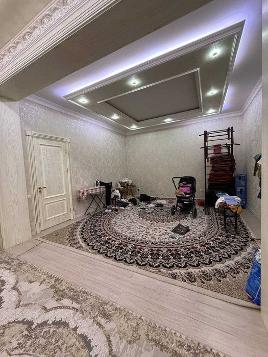 Уч кахрамон. Гулистонда Зор таййор  ховли 4-сотик. Сотилади. Срочно.