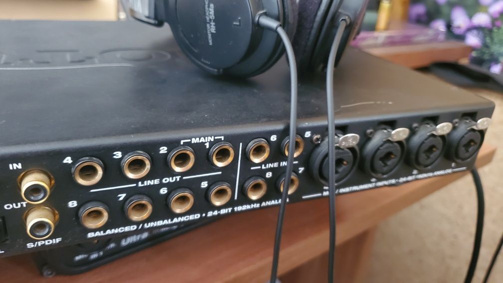 MOTU Traveler. Звуковая карта + Подарок Focusrite