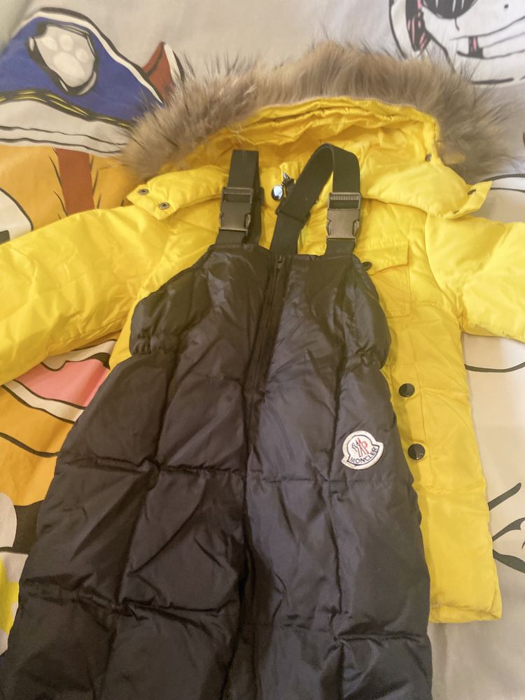 Продам зимний комбинезон Moncler