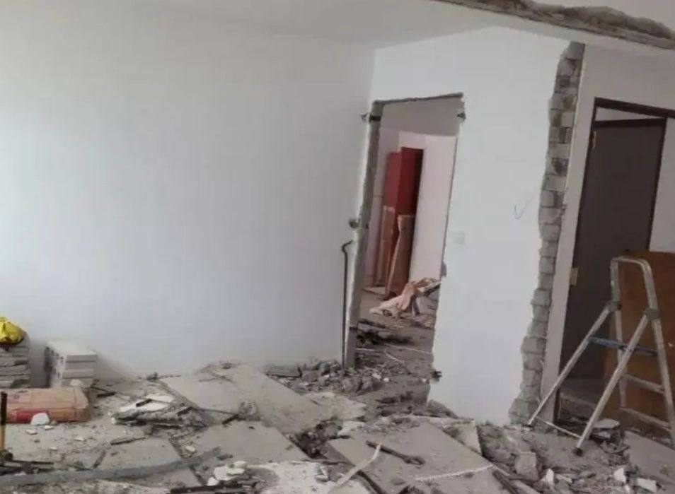 Transport moloz și executam demolări ieftine și rapide