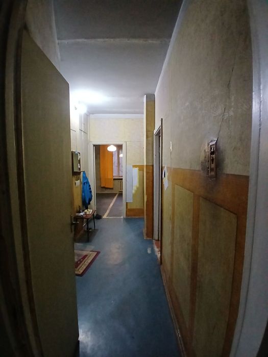 Uy sotiladi srochni 3 xonali 1 etaj