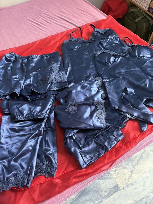 Комплект от сатен за спане