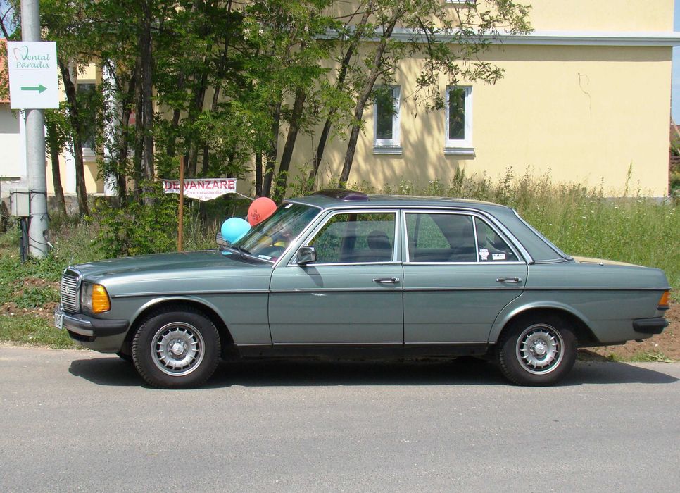 MERCEDES-BENZ 230E W123  benzina (1982)