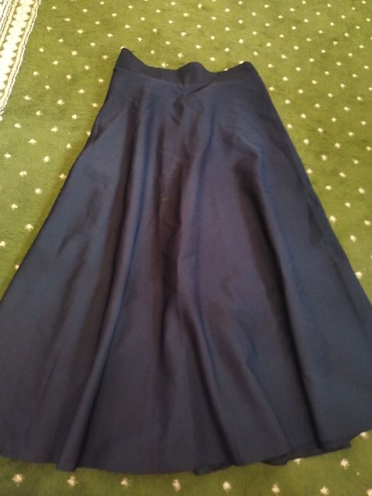 Maktab uchun yubka, to'q ko'k rangli