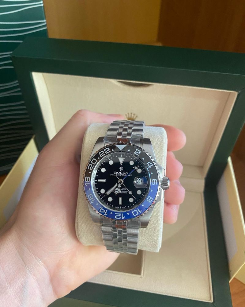 Rolex GMT-MASTER II Batman “Date” 40mm