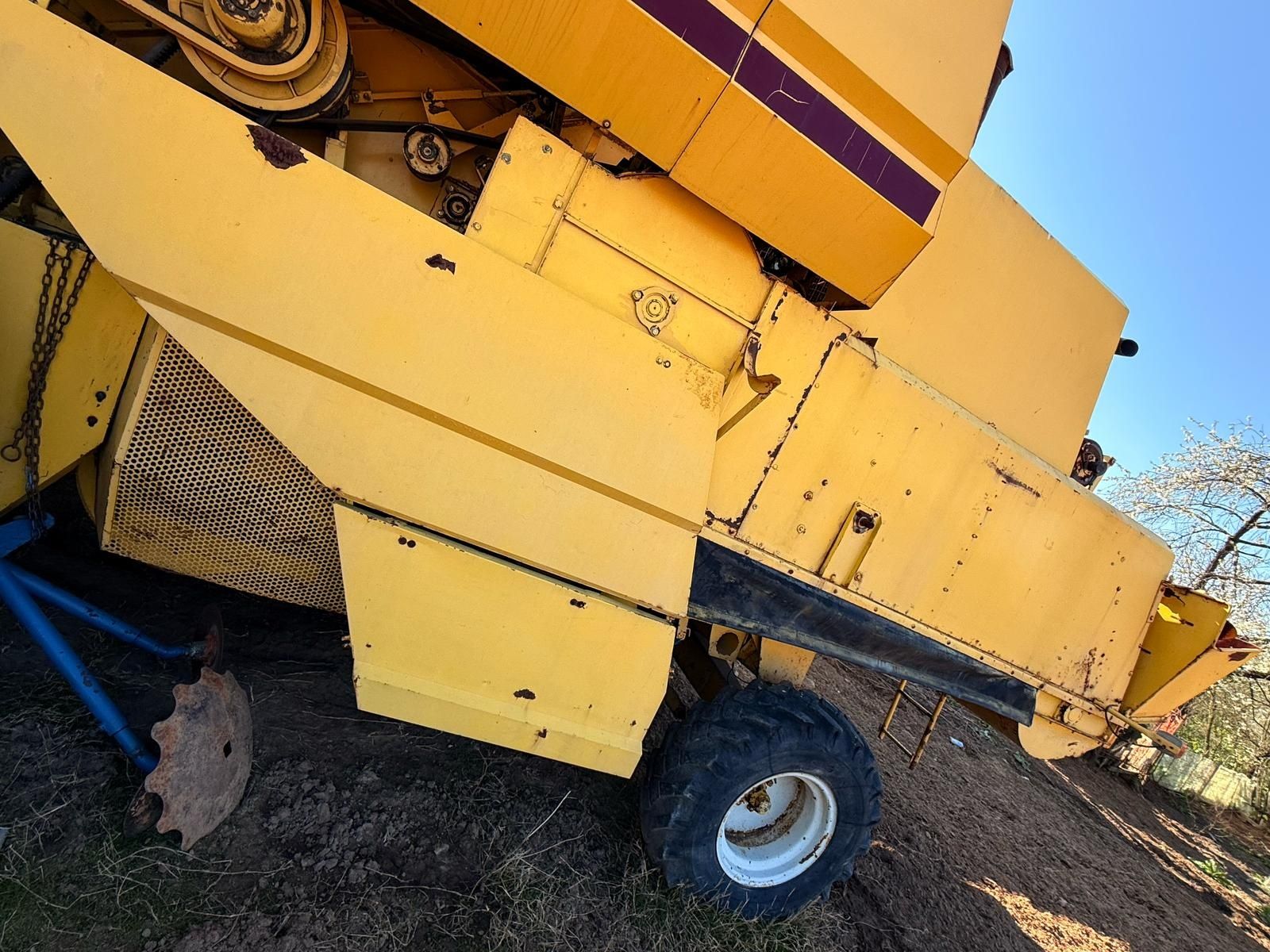 Vând Combină New Holland TF 42