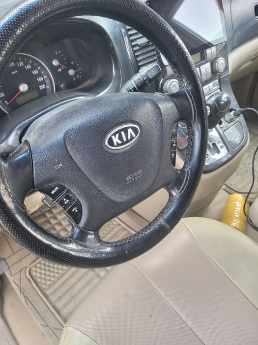 Kia Carnaval sotiladi