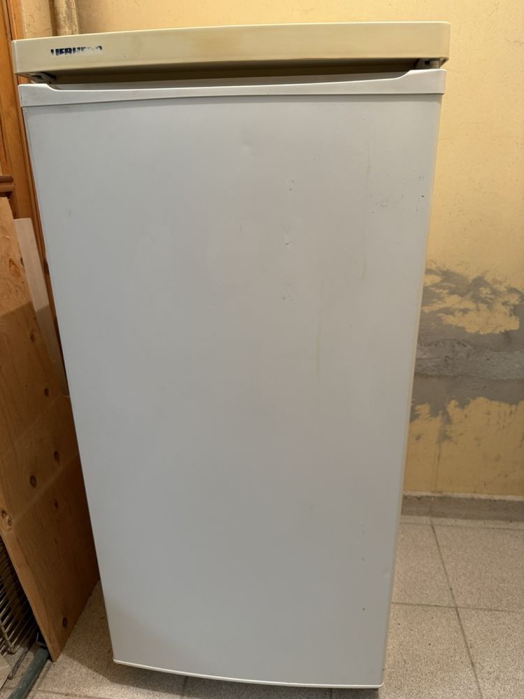 Продавам употребяван хладилник