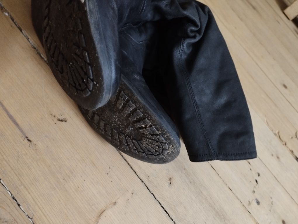 Черни зимни ботуши от естествена кожа 38н.