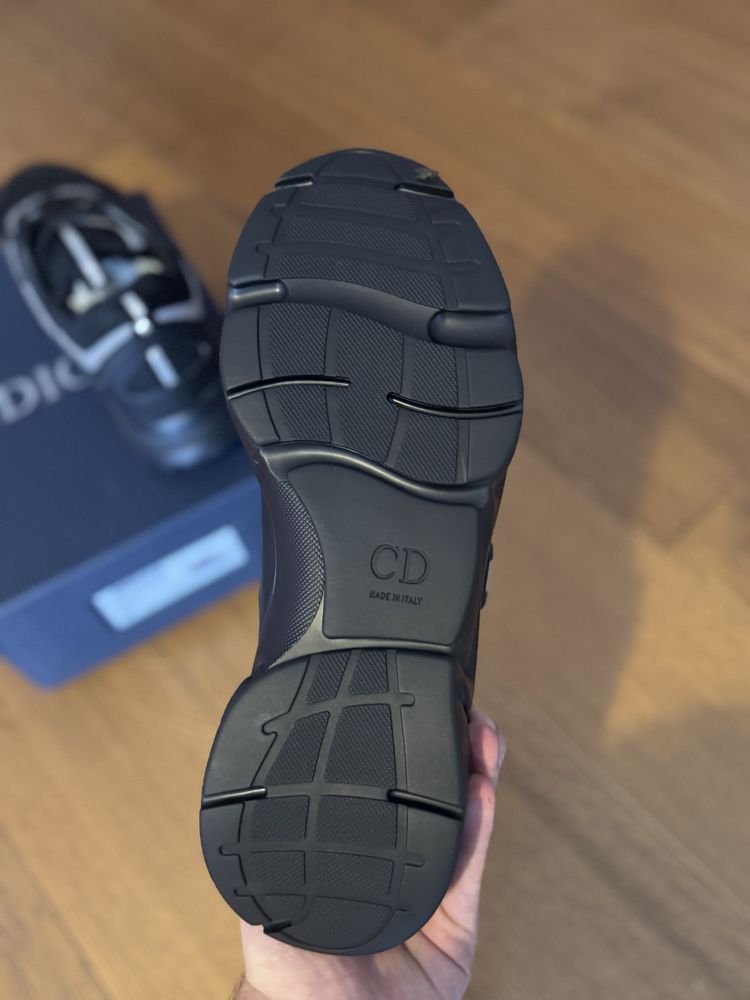 Dior b22 new never worn