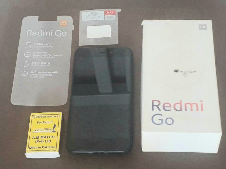 Xiaomi Redmi Go вoceмь гигaбaйт