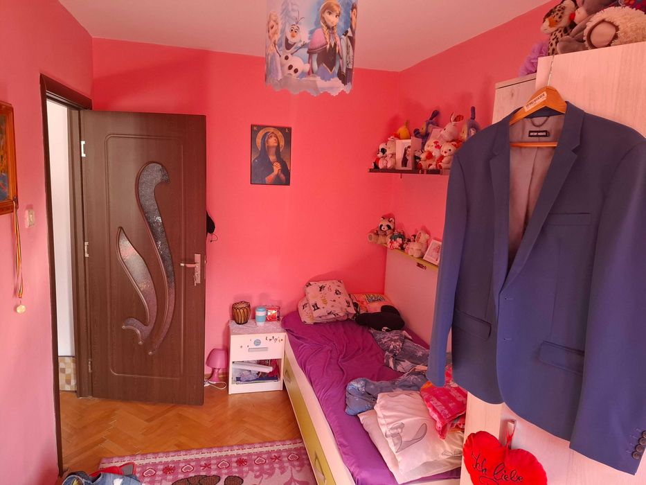 Vand apartament  an zona 13 Decembrie