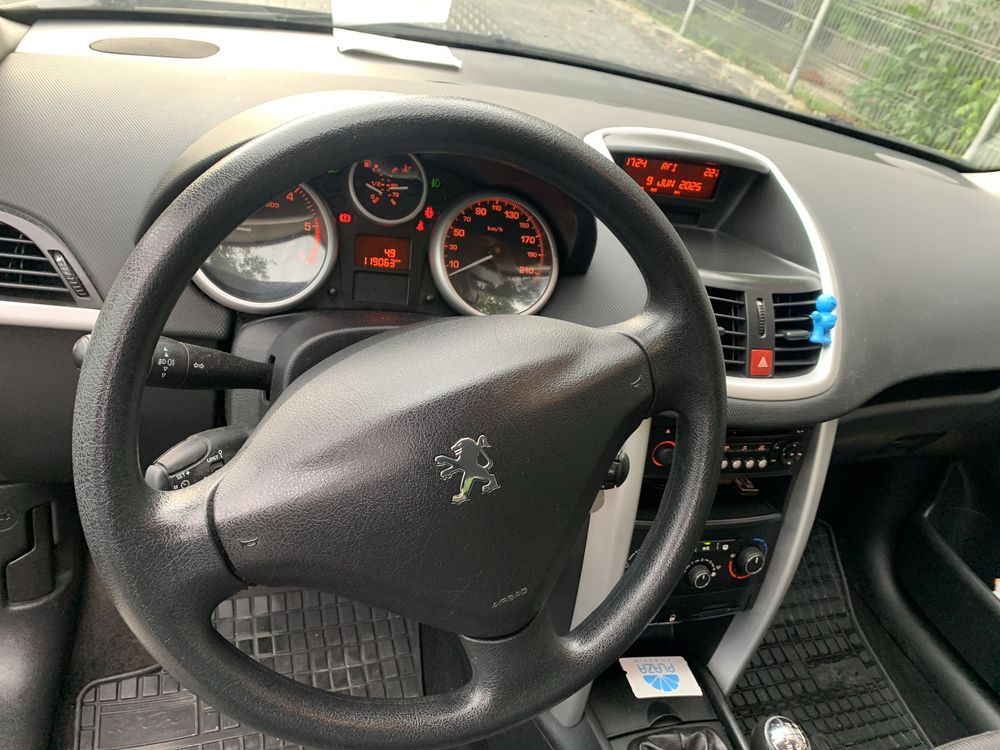 Peugeot 207 in 3 usi