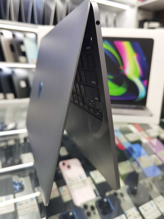 Macbook pro m2 13.6 8ram 512 ssd