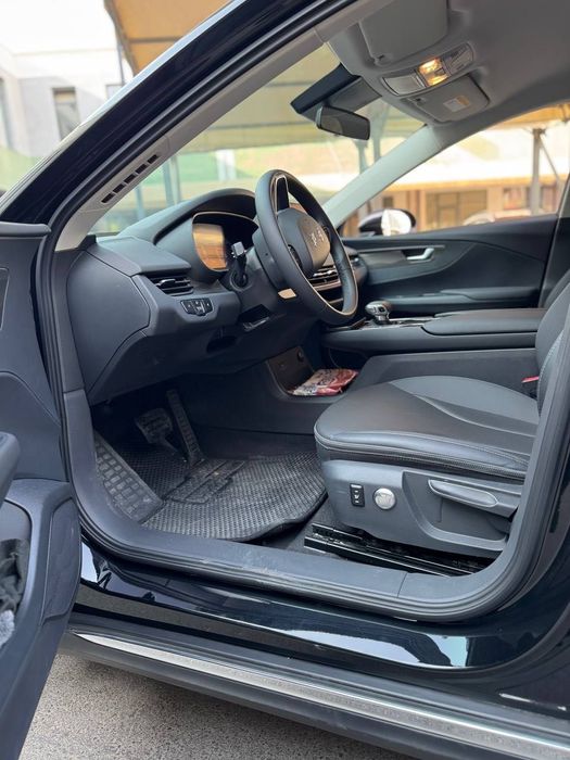 Hongqi e-km5 500 km
