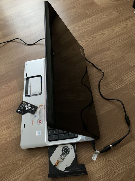 Laptop Hp display mare 17,3 inch,Windows ok,320gb m,cu incarcator.