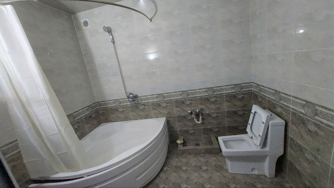Uch qaxramonda Xovli sotiladi 4.5 sotix