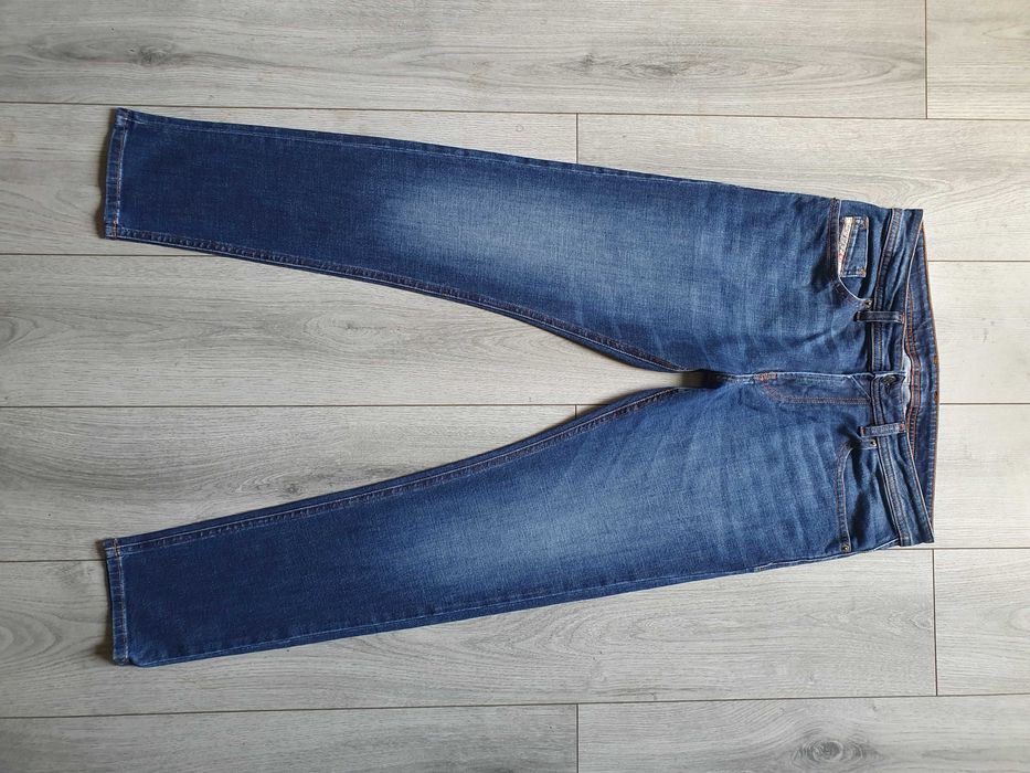 Blugi DIESEL (Slim Tapered) - Marime 33 (Talie 90 cm)