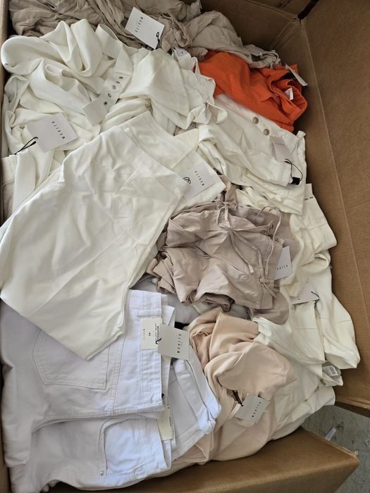 Haine outlet pentru revânzare