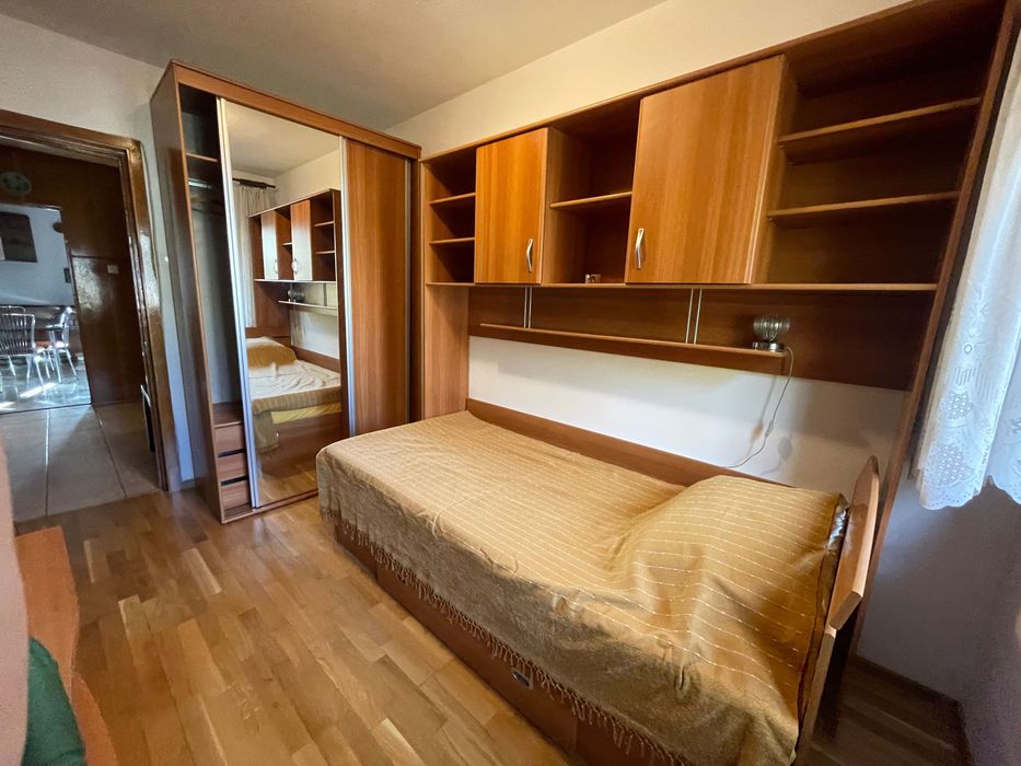 Inchiriez ap 3 camere decomandate in centru