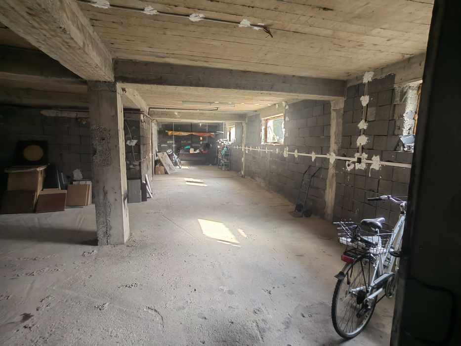 Spațiu depozit 140 mp, demisol inalt, acces auto