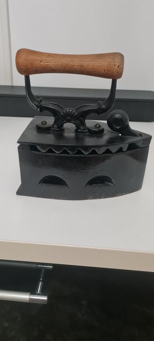 Antichități fier de calcat