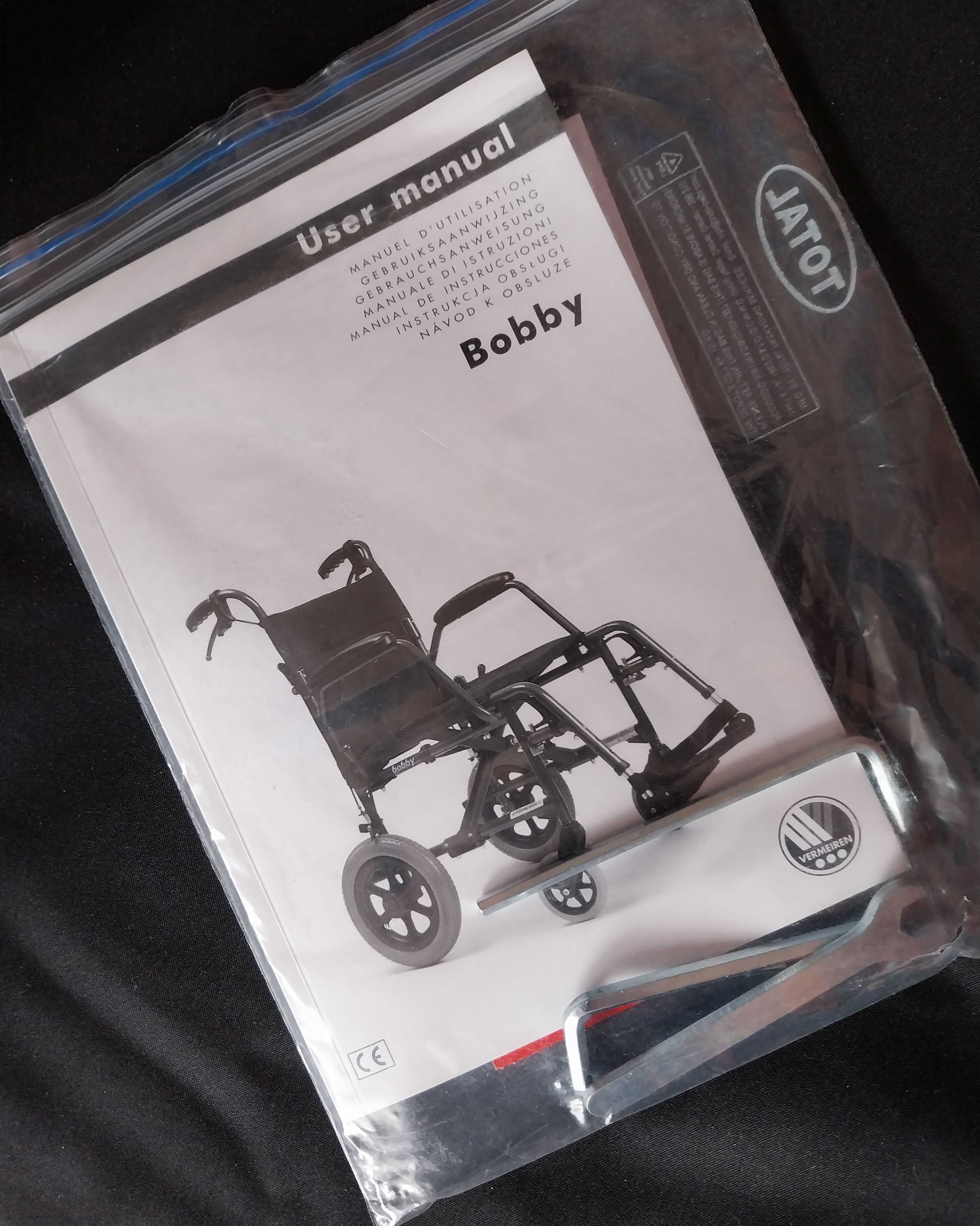 Продавам суперлека сгъваема инвалидна количка Vermeiren Bobby